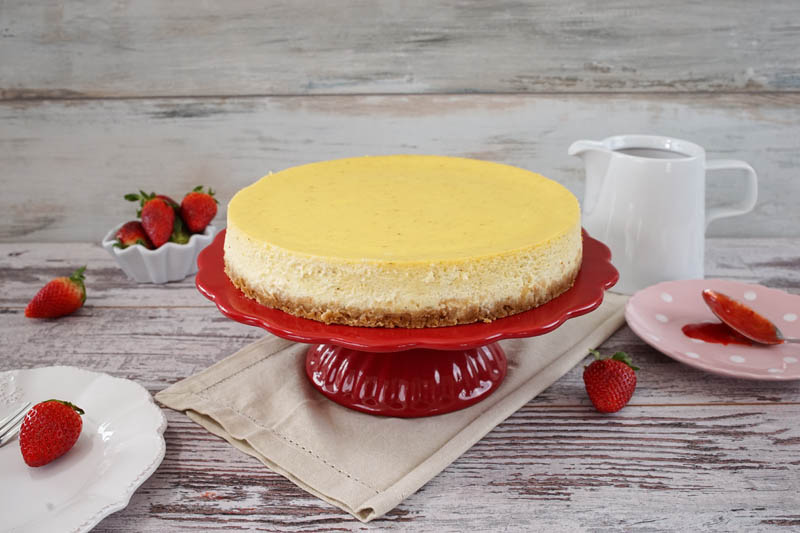 new-york-cheesecake-mit-erdbeersosse-extra-cremig | Sallys-Blog