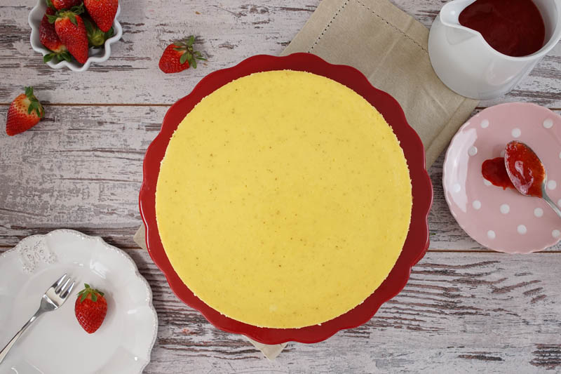 new-york-cheesecake-mit-erdbeersosse-extra-cremig | Sallys-Blog